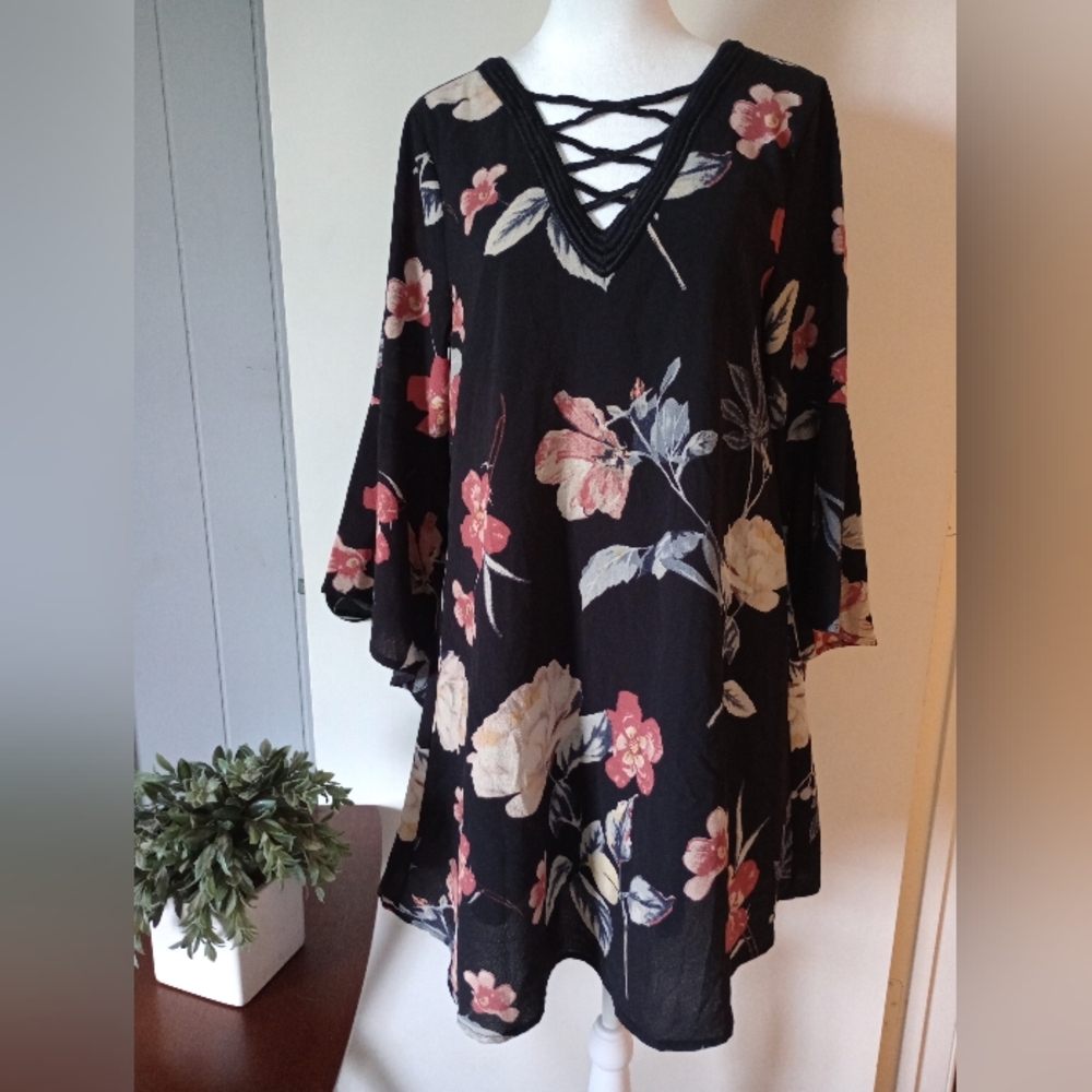 Entro Black Floral Boho Style Dress Size Small